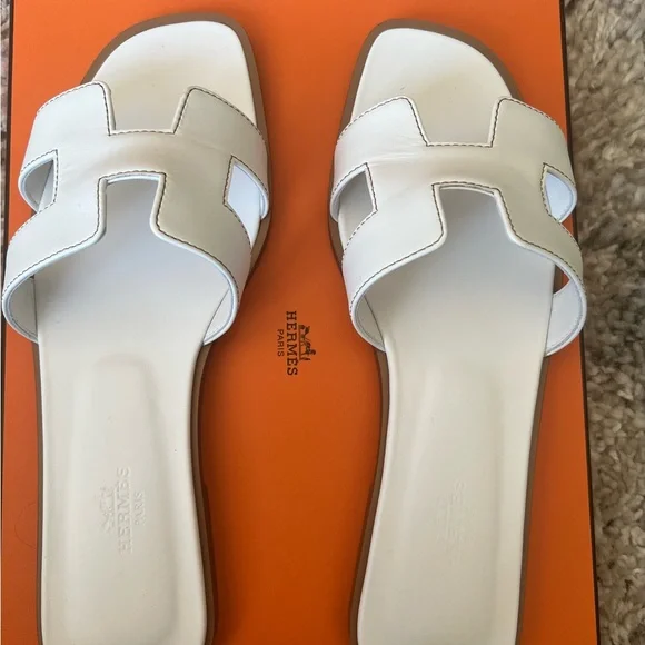 Hermes White Slide Sandals 38.5 - Picture 6 of 15